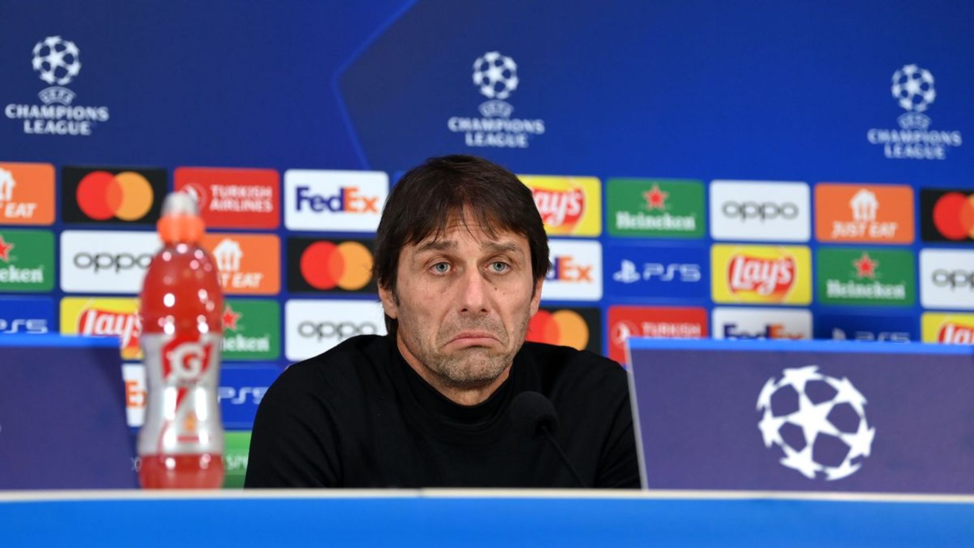 Antonio Conte Applauds His Players